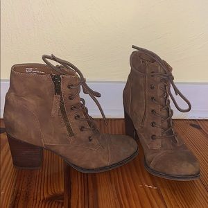 MADDEN GIRL (Women’s 9) Brown bootie tie up shoes!